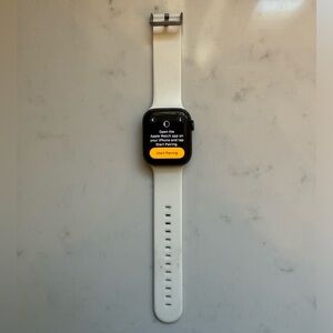 Apple Smartwatch Series‎ 7 Black Face White Band GPS 41 MM